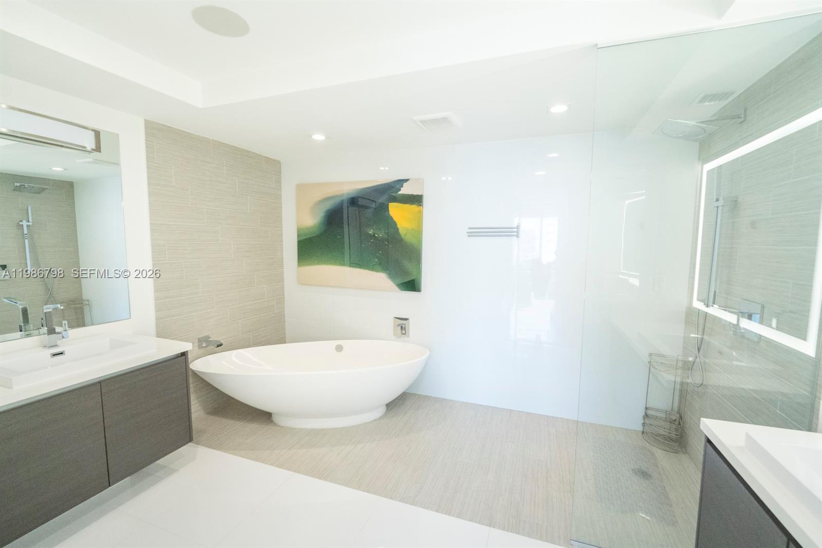 PARQUE TOWERS CONDO - Residential Lease