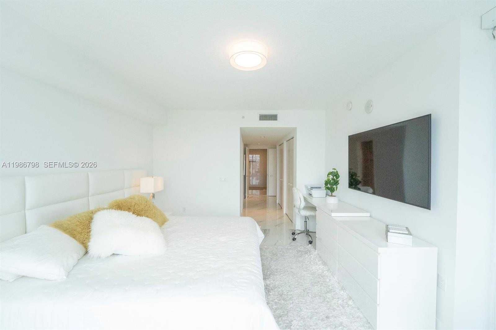 PARQUE TOWERS CONDO - Residential Lease