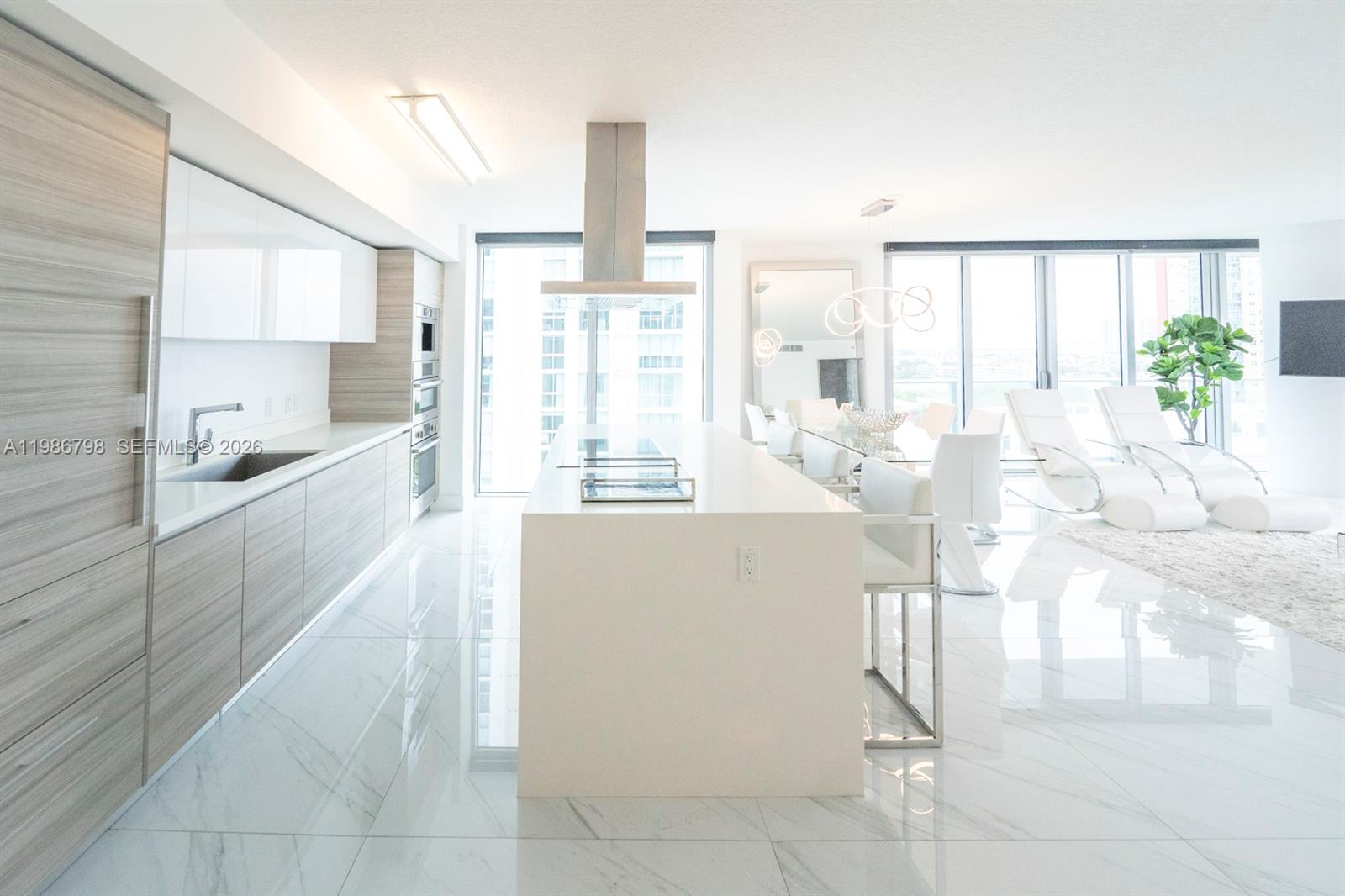 PARQUE TOWERS CONDO - Residential Lease