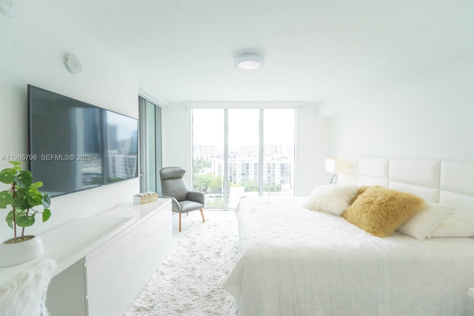 PARQUE TOWERS CONDO - Residential Lease