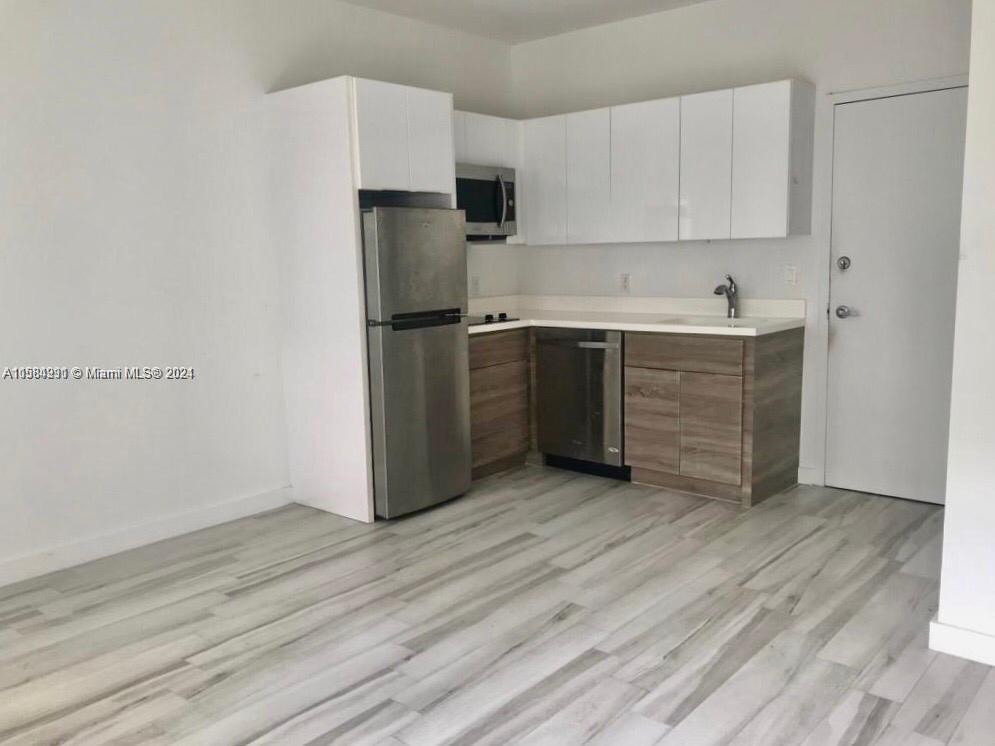 Property for Sale at 1560 Meridian Ave 206, Miami Beach, Miami-Dade County, Florida - Bedrooms: 1 
Bathrooms: 1  - $259,000