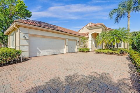 8246 S Spyglass Dr West Palm Beach FL 33412