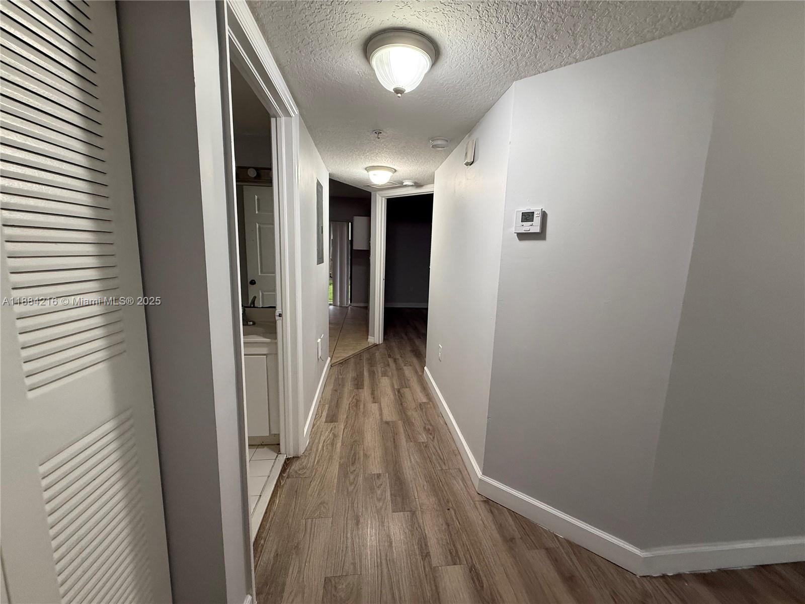 THE COURTS AT BAYSHORE II - Residential Lease