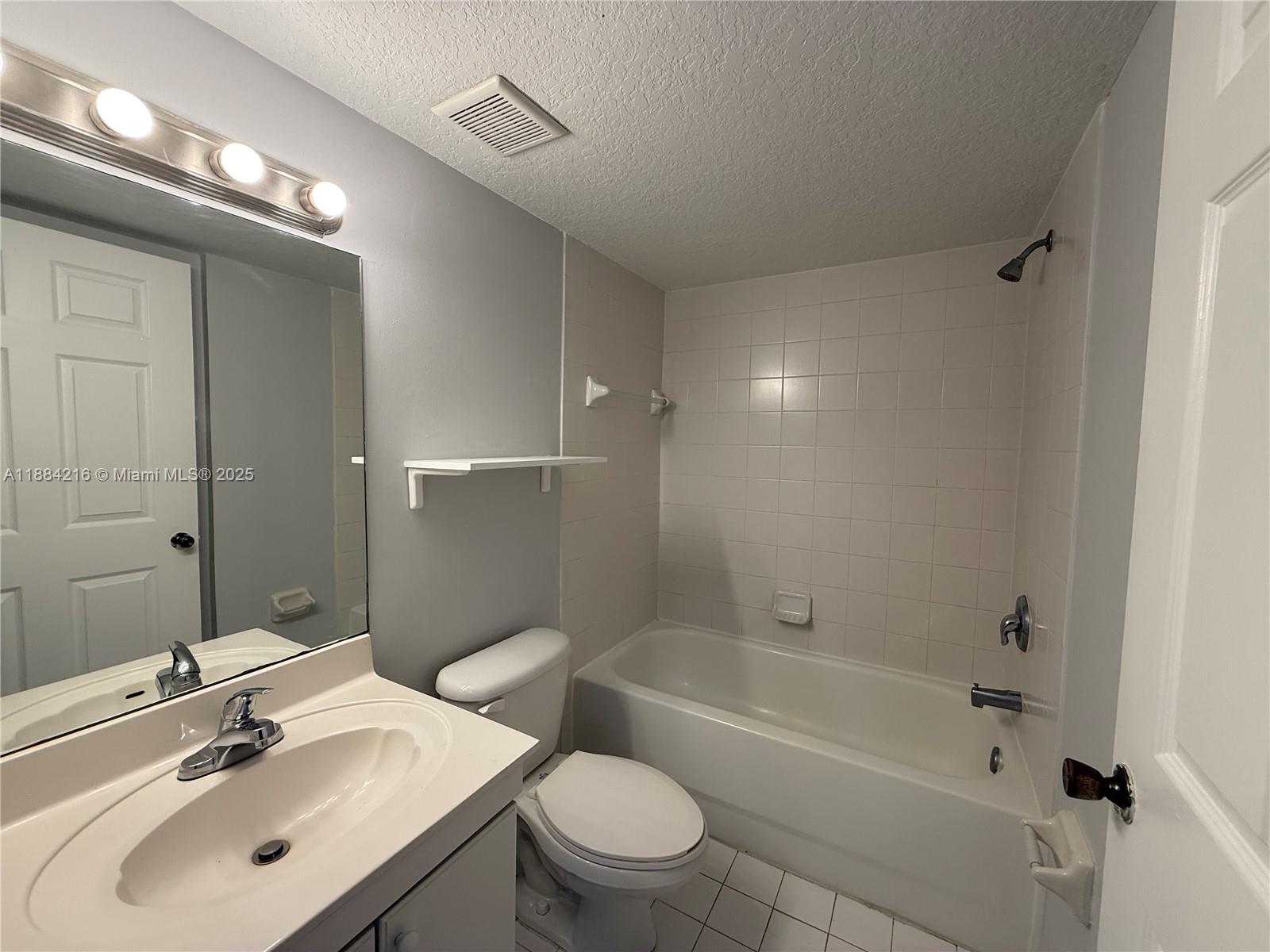 THE COURTS AT BAYSHORE II - Residential Lease