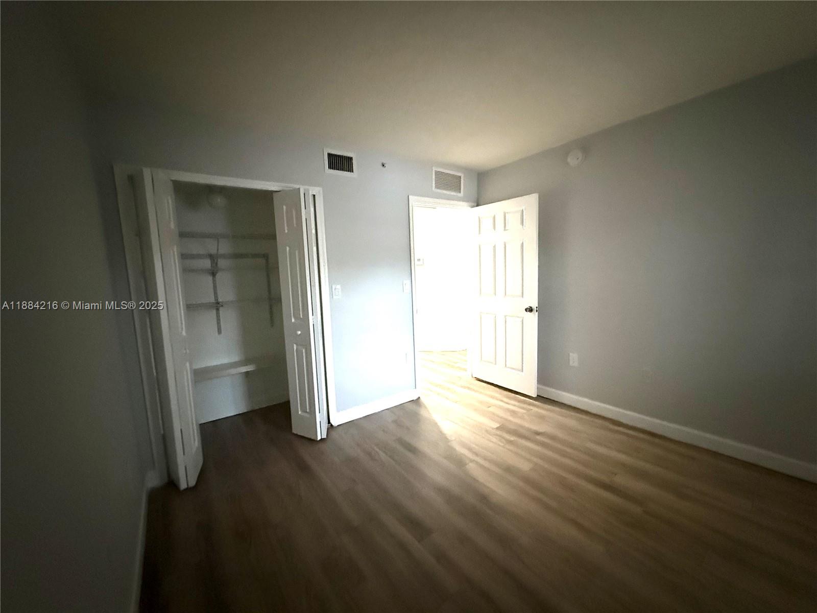 THE COURTS AT BAYSHORE II - Residential Lease