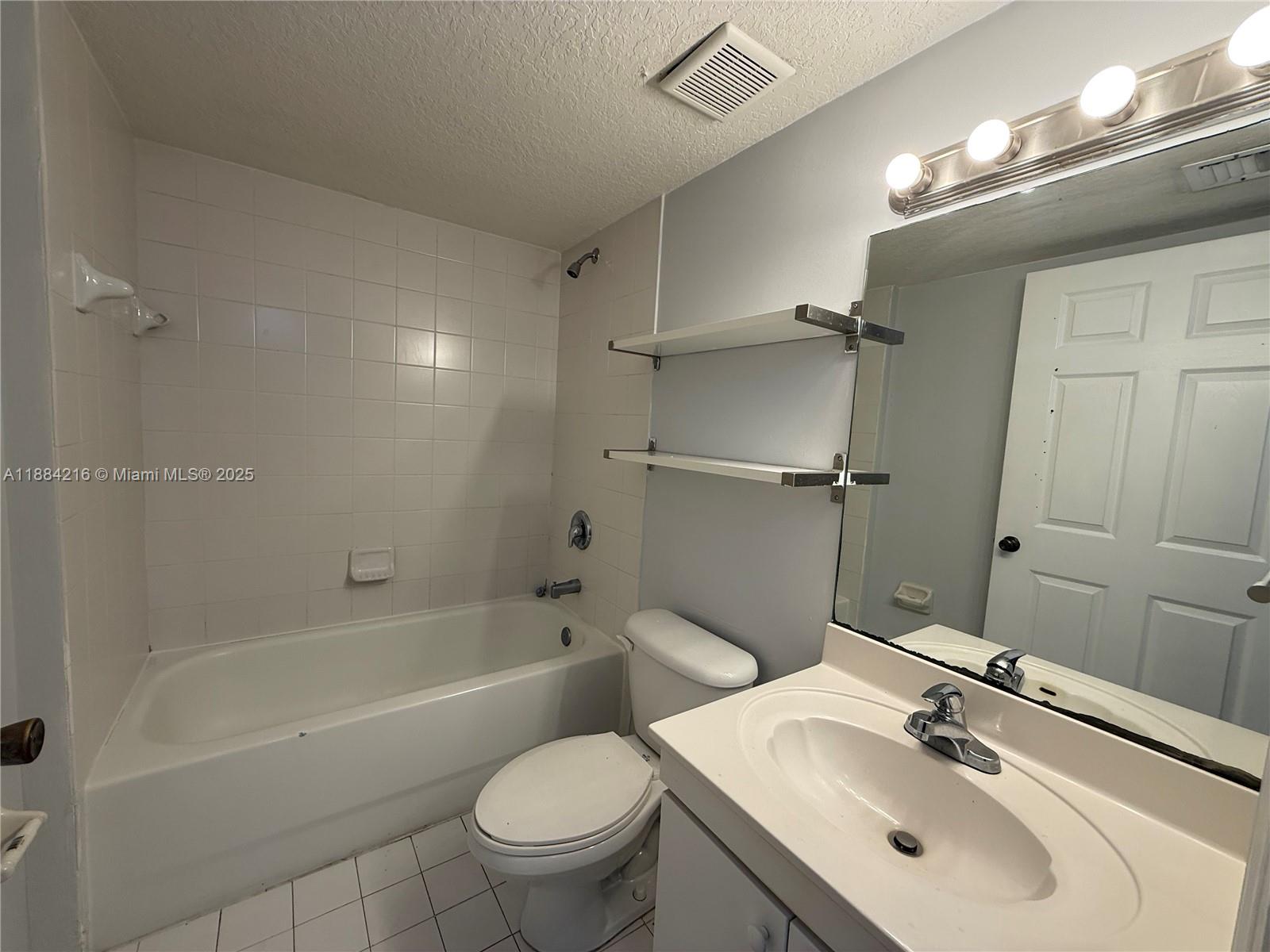 THE COURTS AT BAYSHORE II - Residential Lease