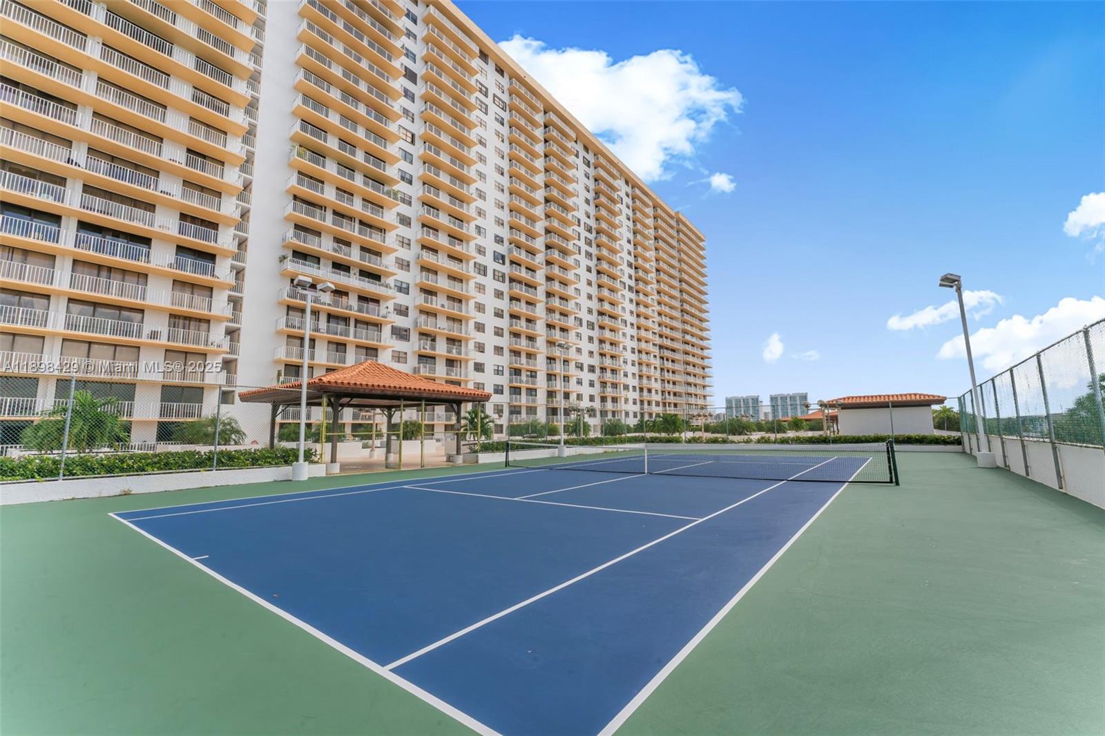WINSTON TOWERS 700 CONDO - Residential