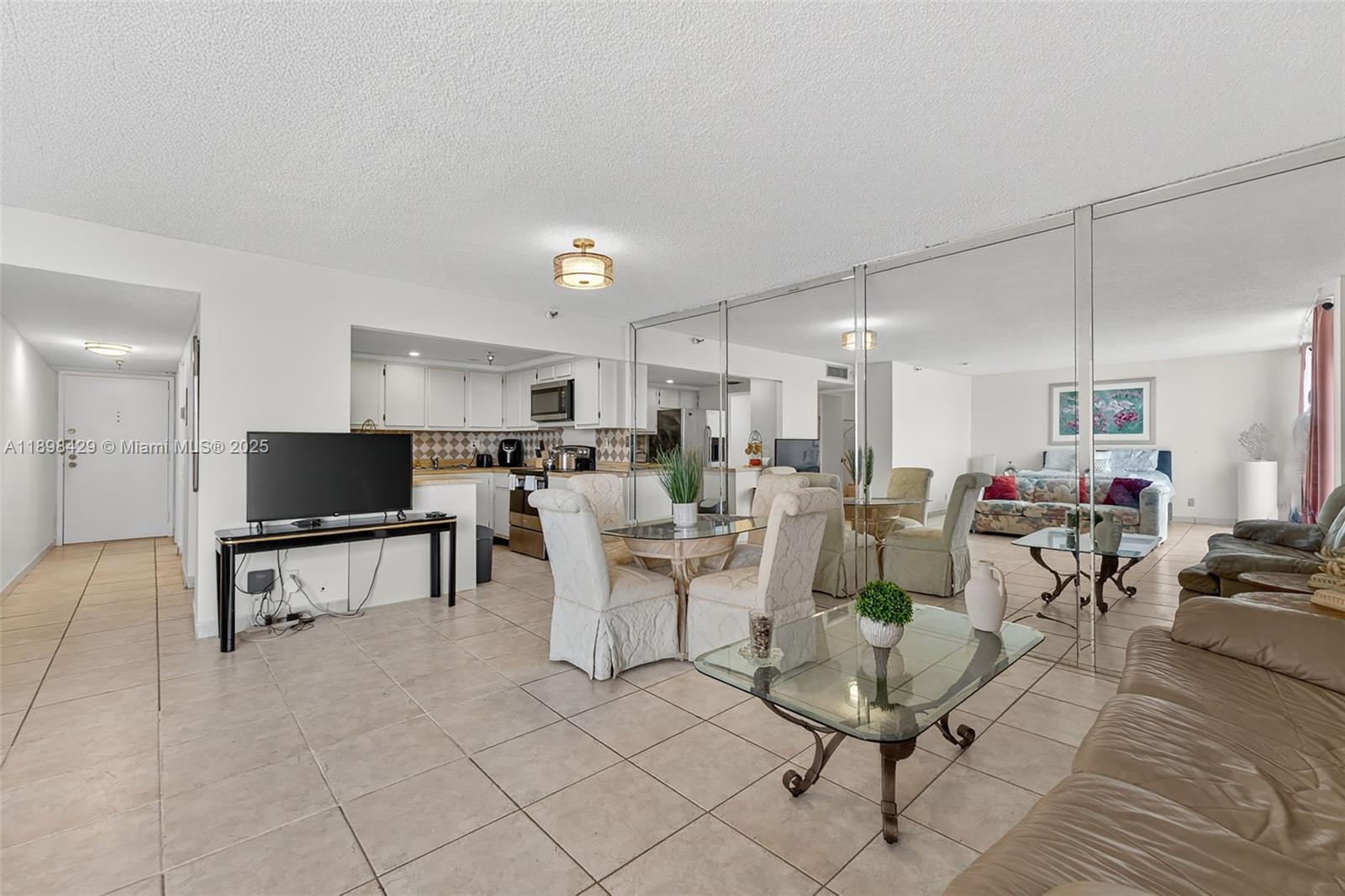 WINSTON TOWERS 700 CONDO - Residential