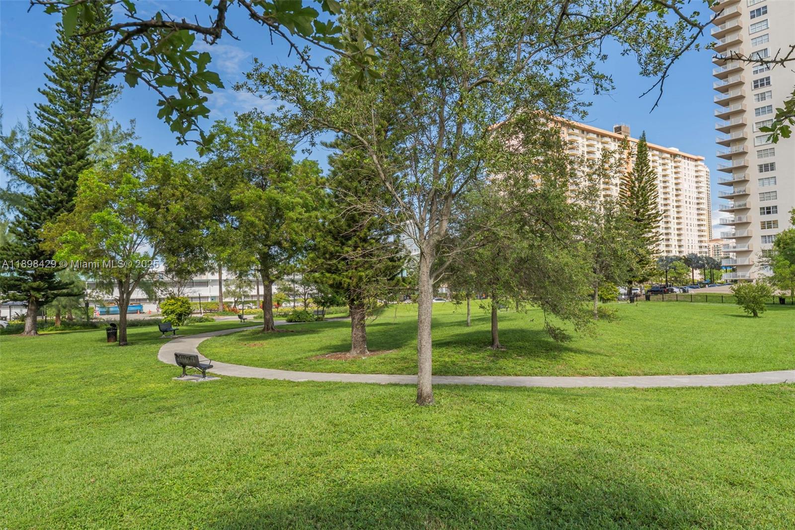 WINSTON TOWERS 700 CONDO - Residential