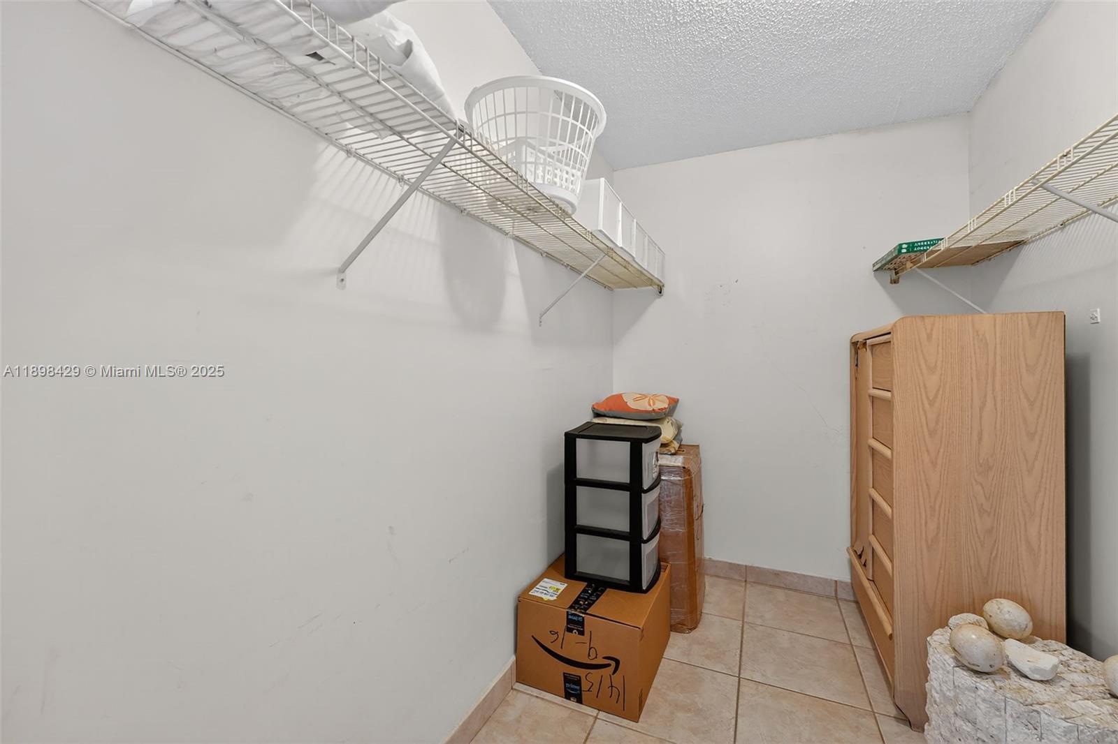 WINSTON TOWERS 700 CONDO - Residential