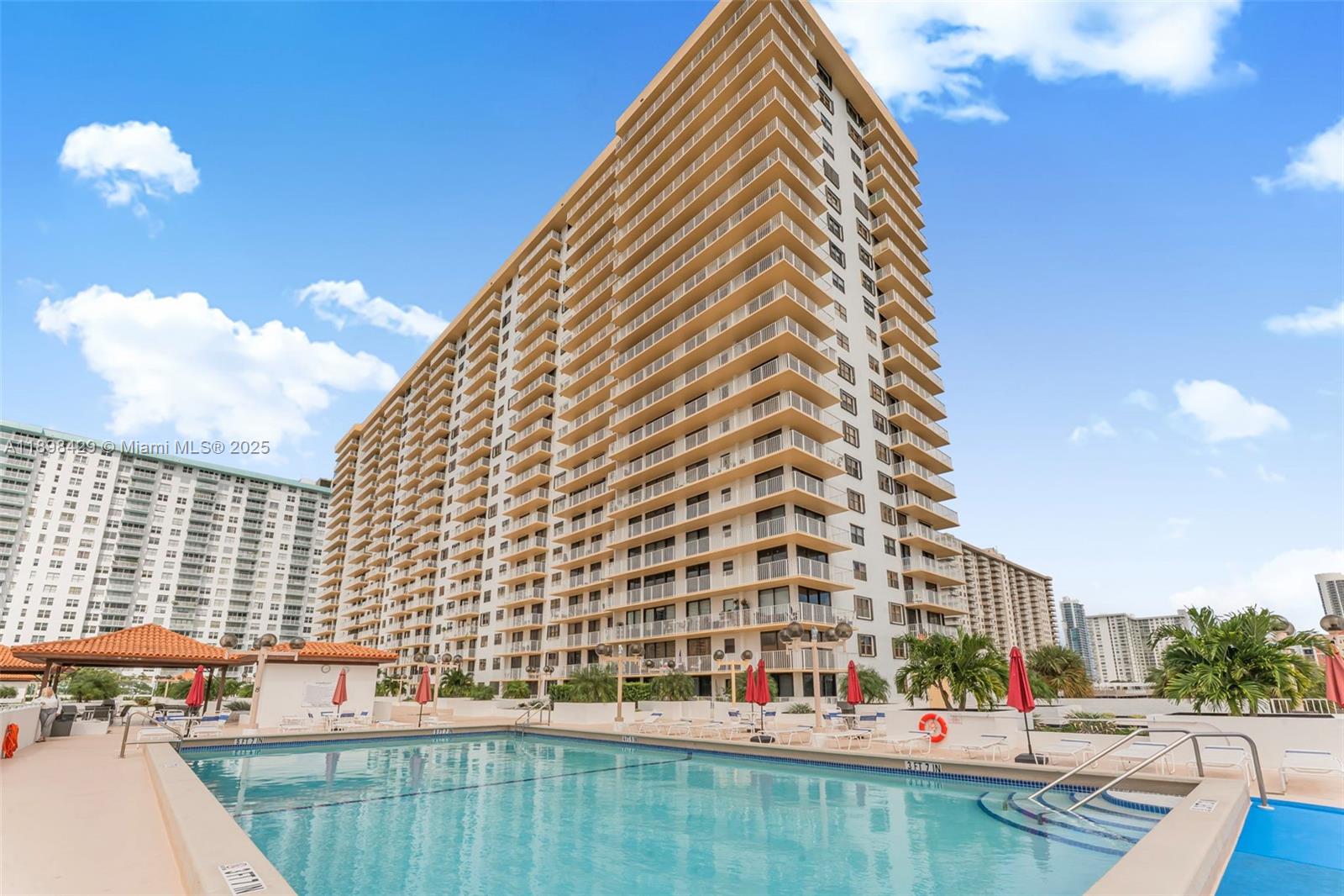 WINSTON TOWERS 700 CONDO - Residential