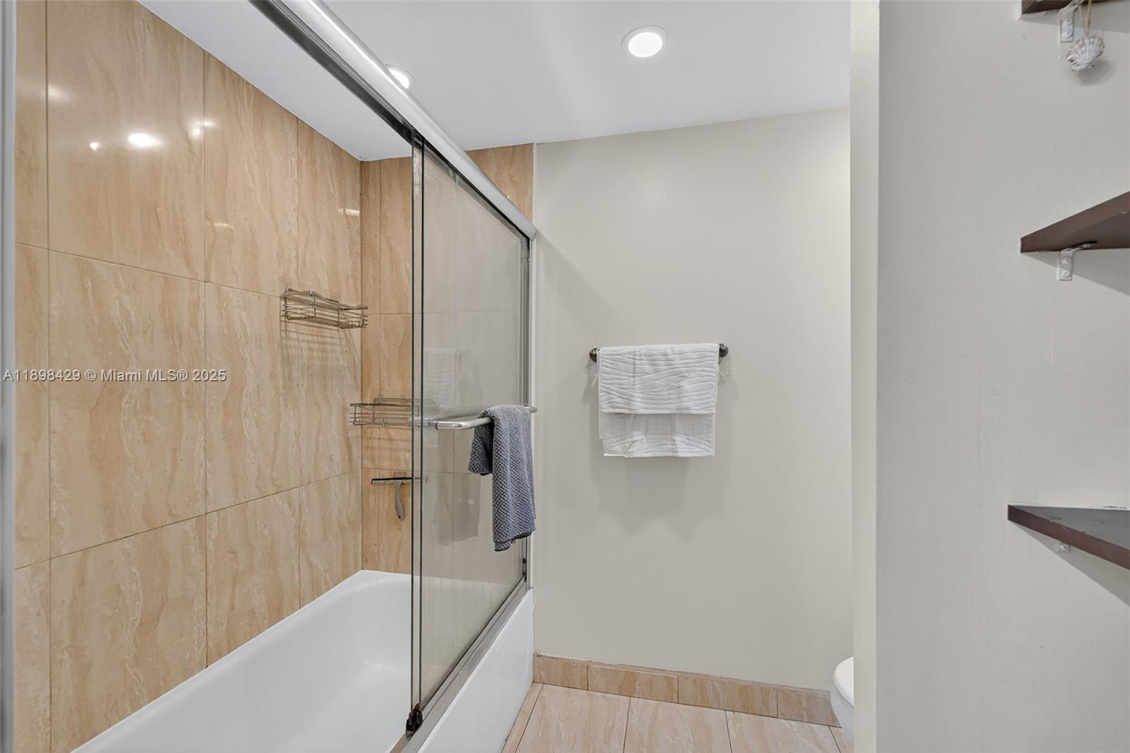 WINSTON TOWERS 700 CONDO - Residential