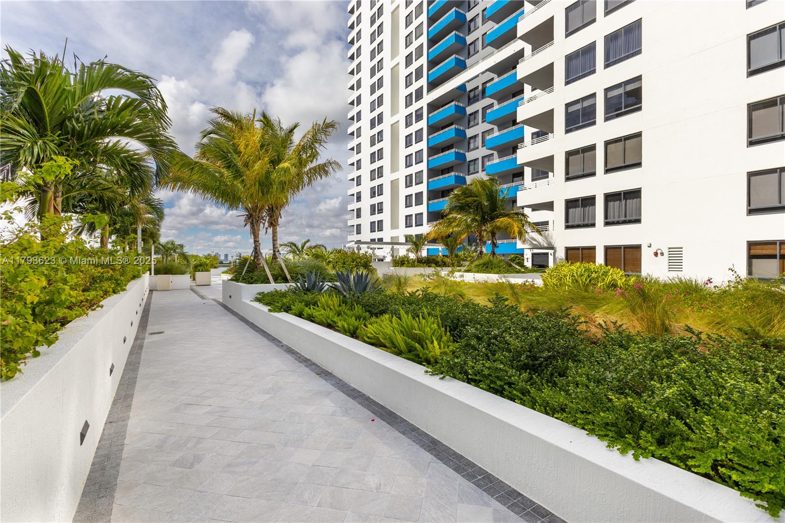 THE WAVERLY AT SOUTH BEAC - Residential