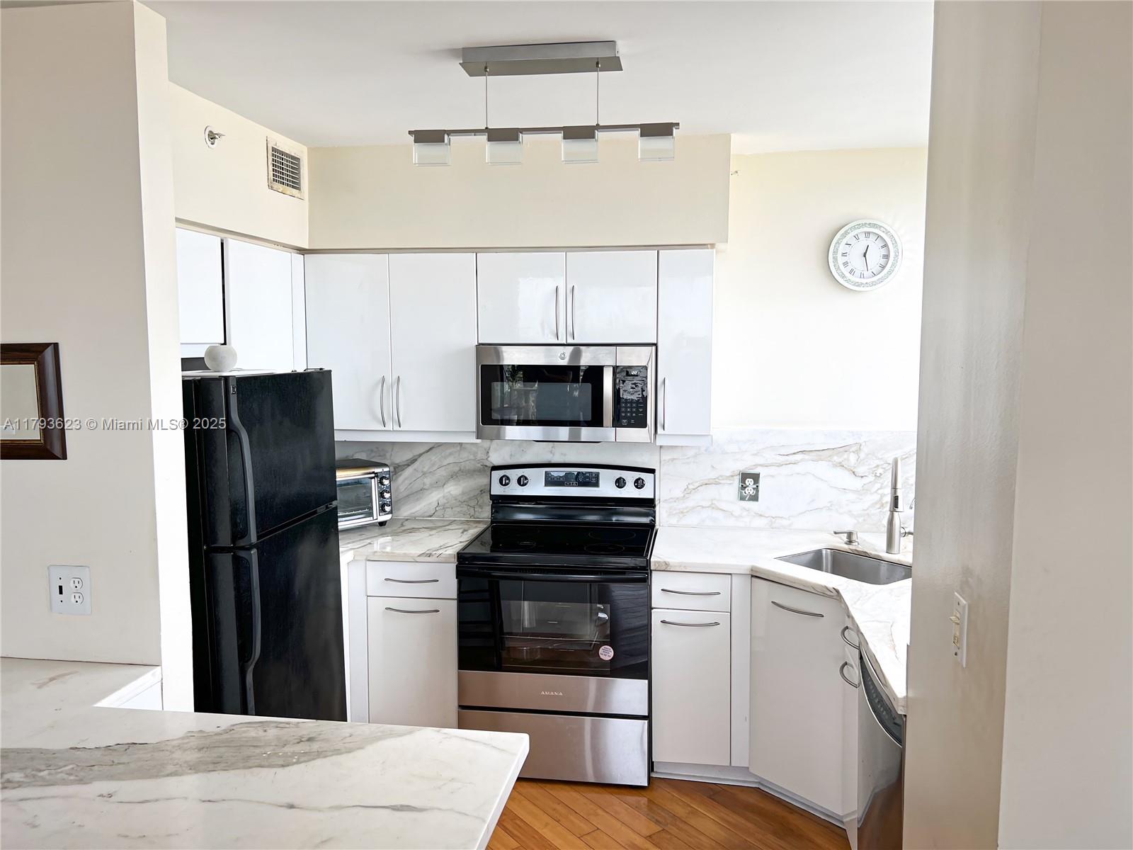 THE WAVERLY AT SOUTH BEAC - Residential