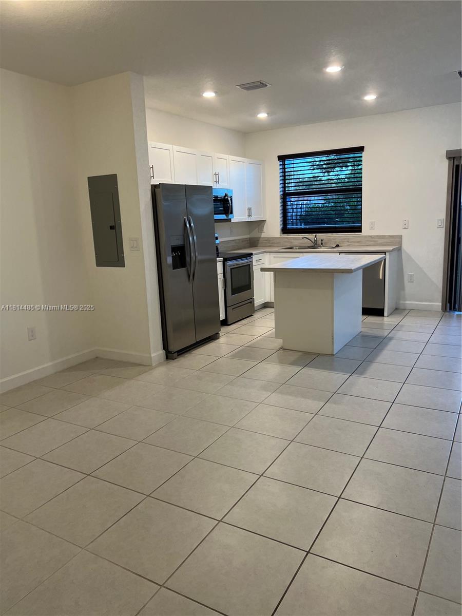 VIA VENTURA NEIGHBORHOOD - Residential Lease