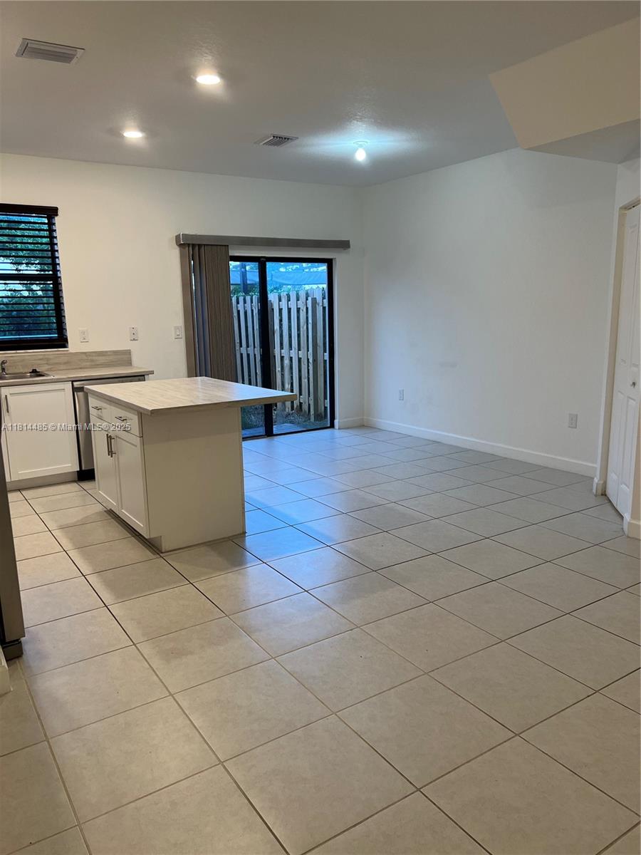 VIA VENTURA NEIGHBORHOOD - Residential Lease