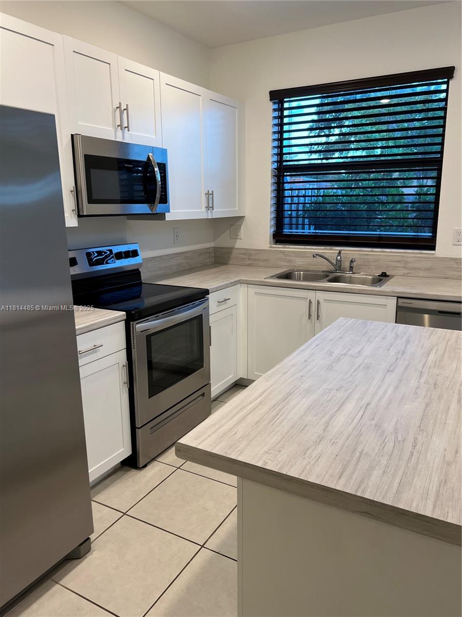 VIA VENTURA NEIGHBORHOOD - Residential Lease