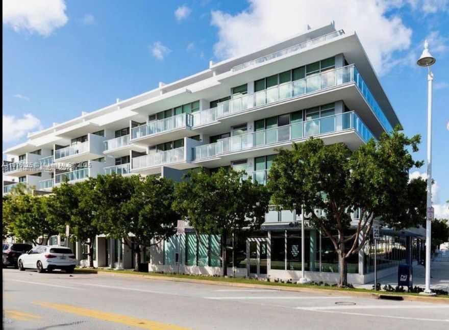 Shoppes at Palau/Sunset Harbour offers you this upscale Commercial unit in prime Miami Beach real estate.
High visible area with lots of traffic due to proximity to Pura Vida, Publix and coming soon Fogo de Chao. Neighborhood caters to high end customer base and comes with ADA bathroom and back door to parking.
Bring your Business Vision and turn this +-1200 sq ft unit into a Masterpiece.  Easy to Show.