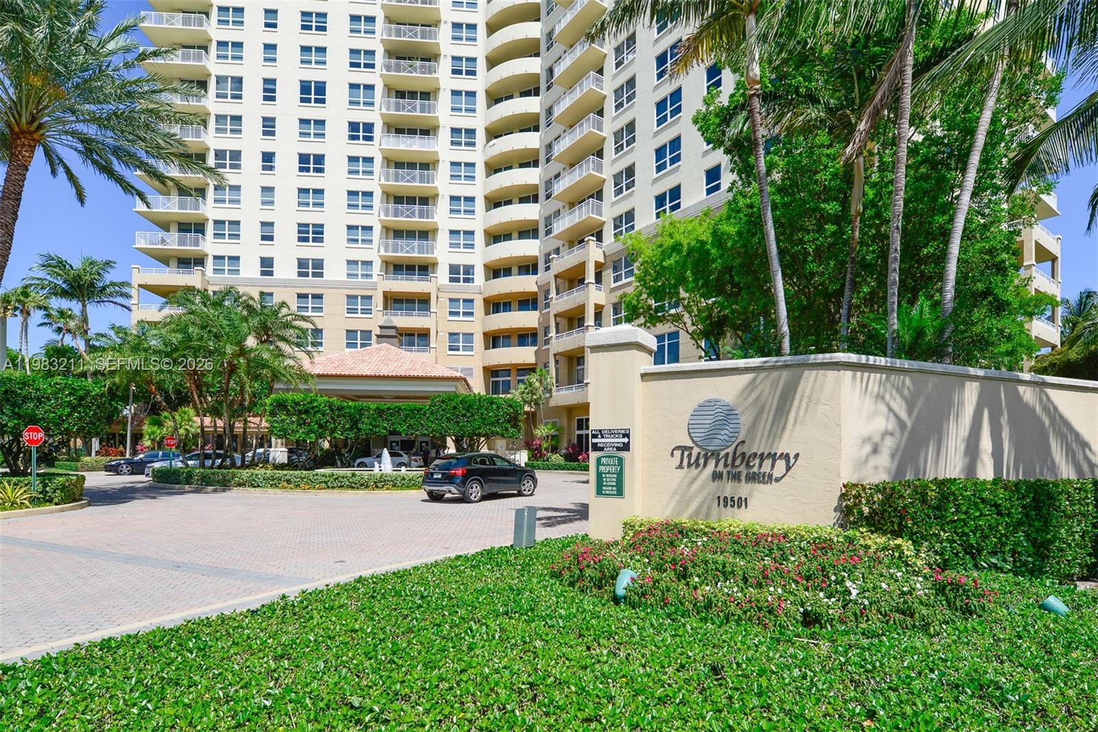 TURNBERRY ON THE GREEN CO - Residential Lease