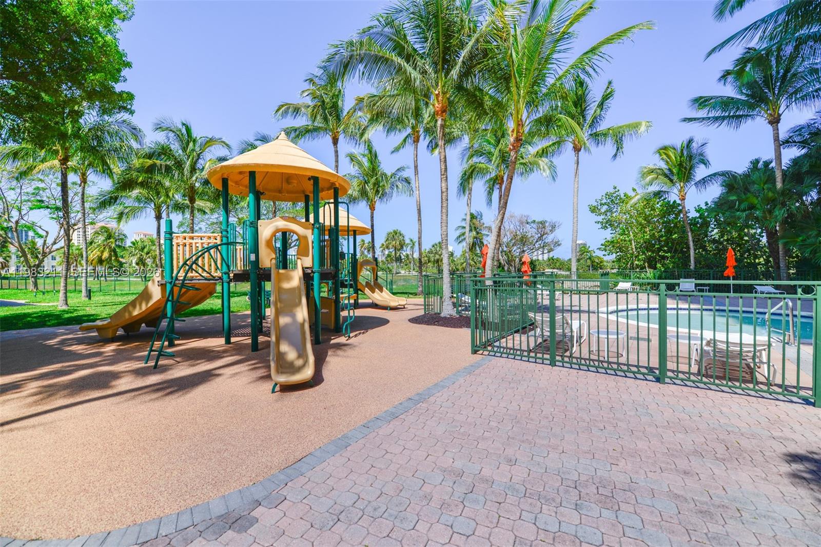 TURNBERRY ON THE GREEN CO - Residential Lease