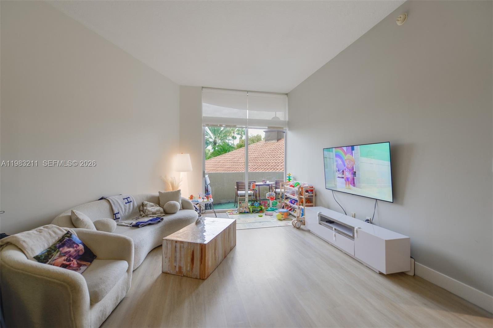 TURNBERRY ON THE GREEN CO - Residential Lease