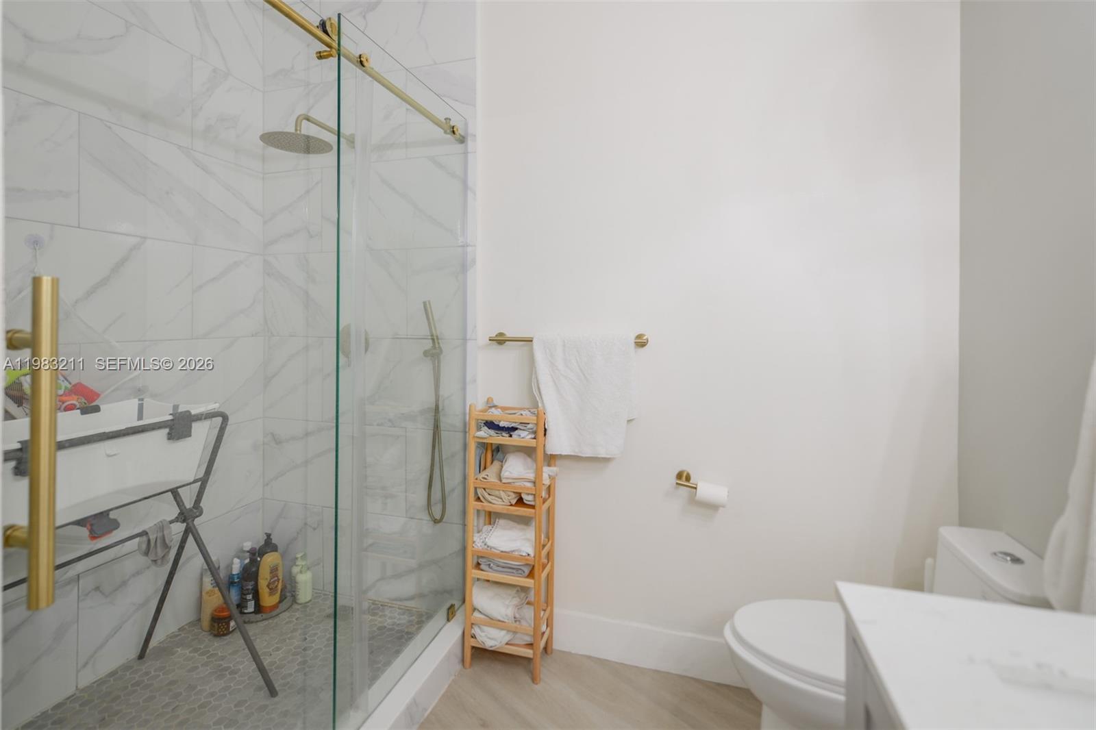 TURNBERRY ON THE GREEN CO - Residential Lease