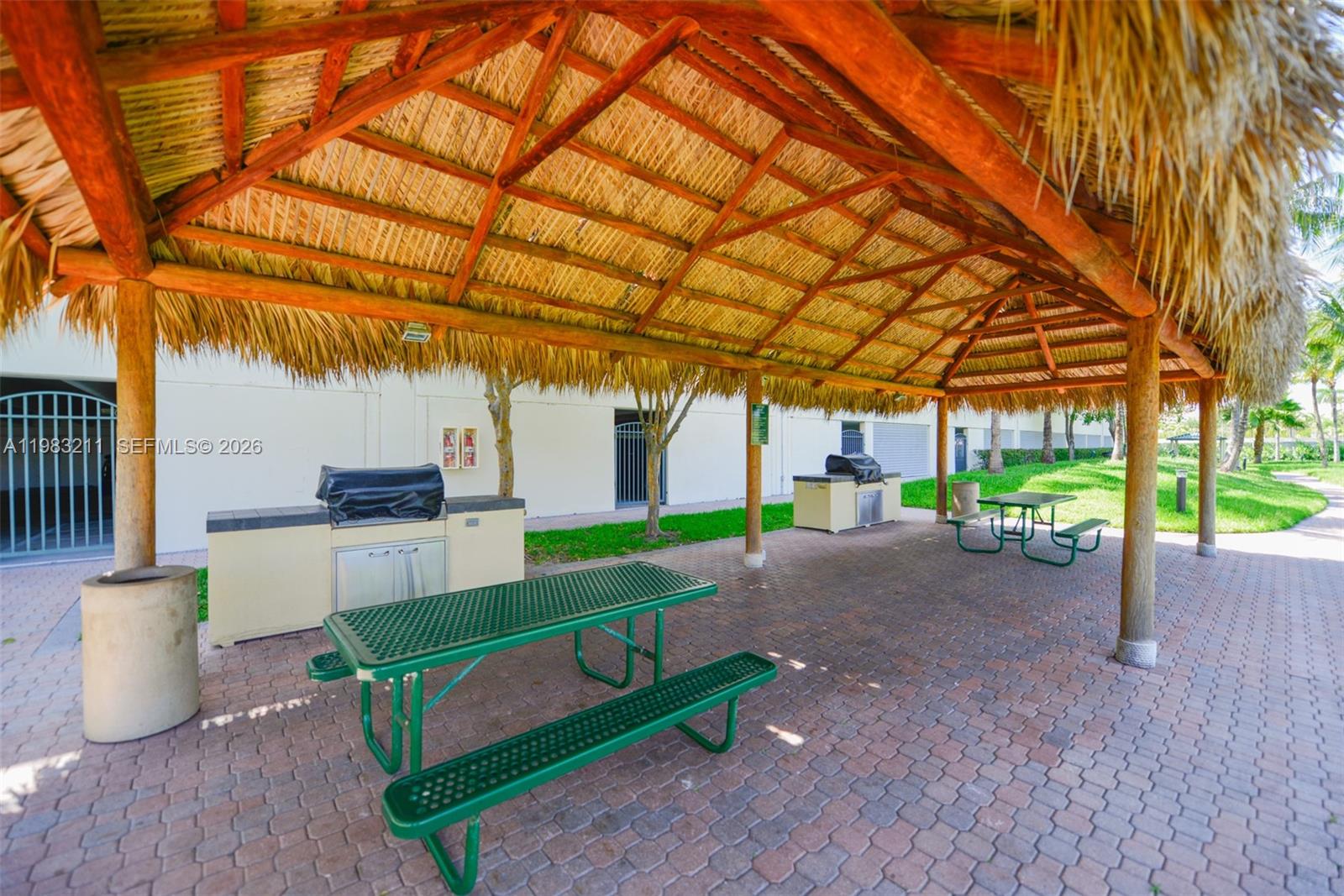 TURNBERRY ON THE GREEN CO - Residential Lease