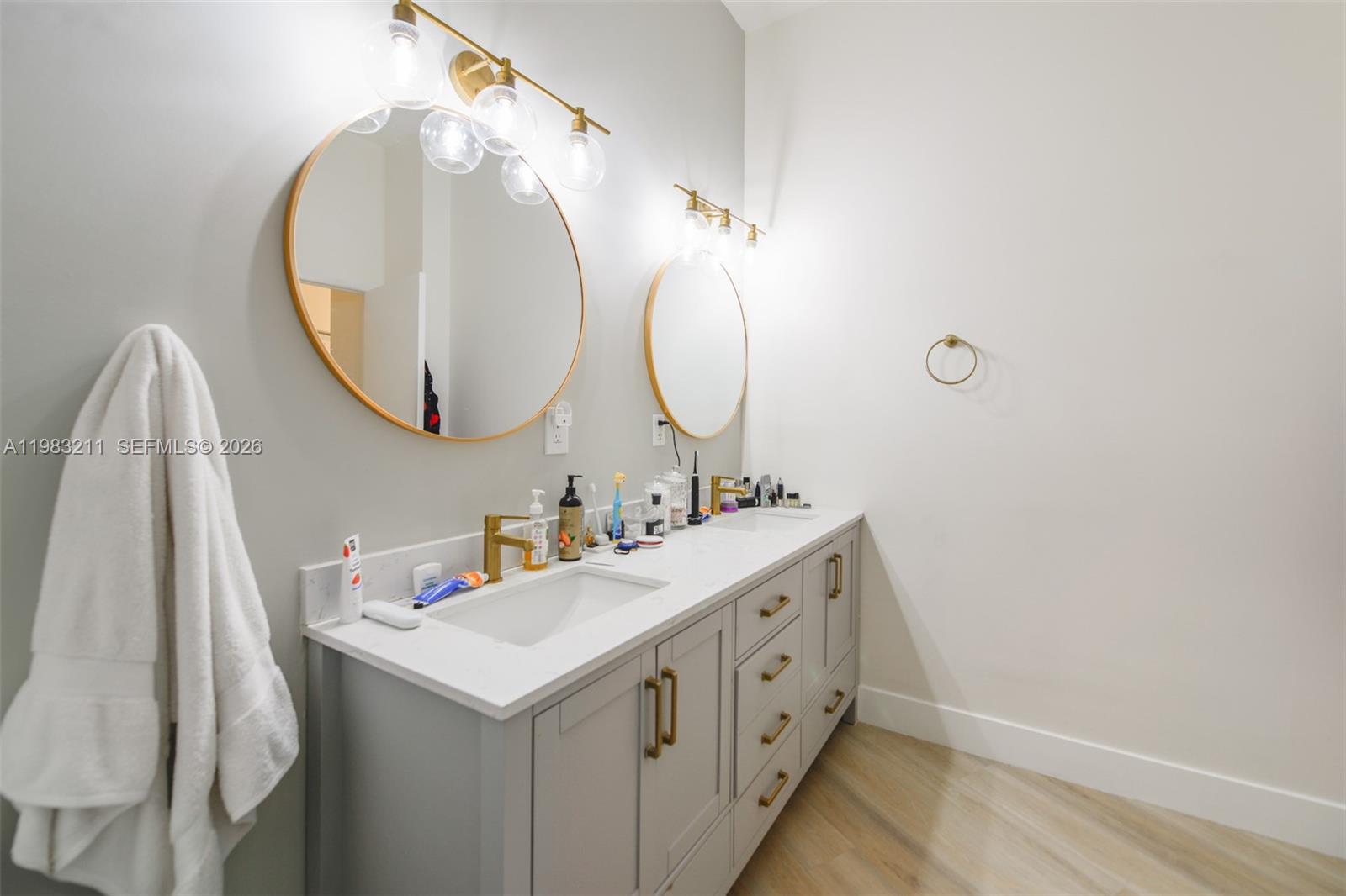 TURNBERRY ON THE GREEN CO - Residential Lease