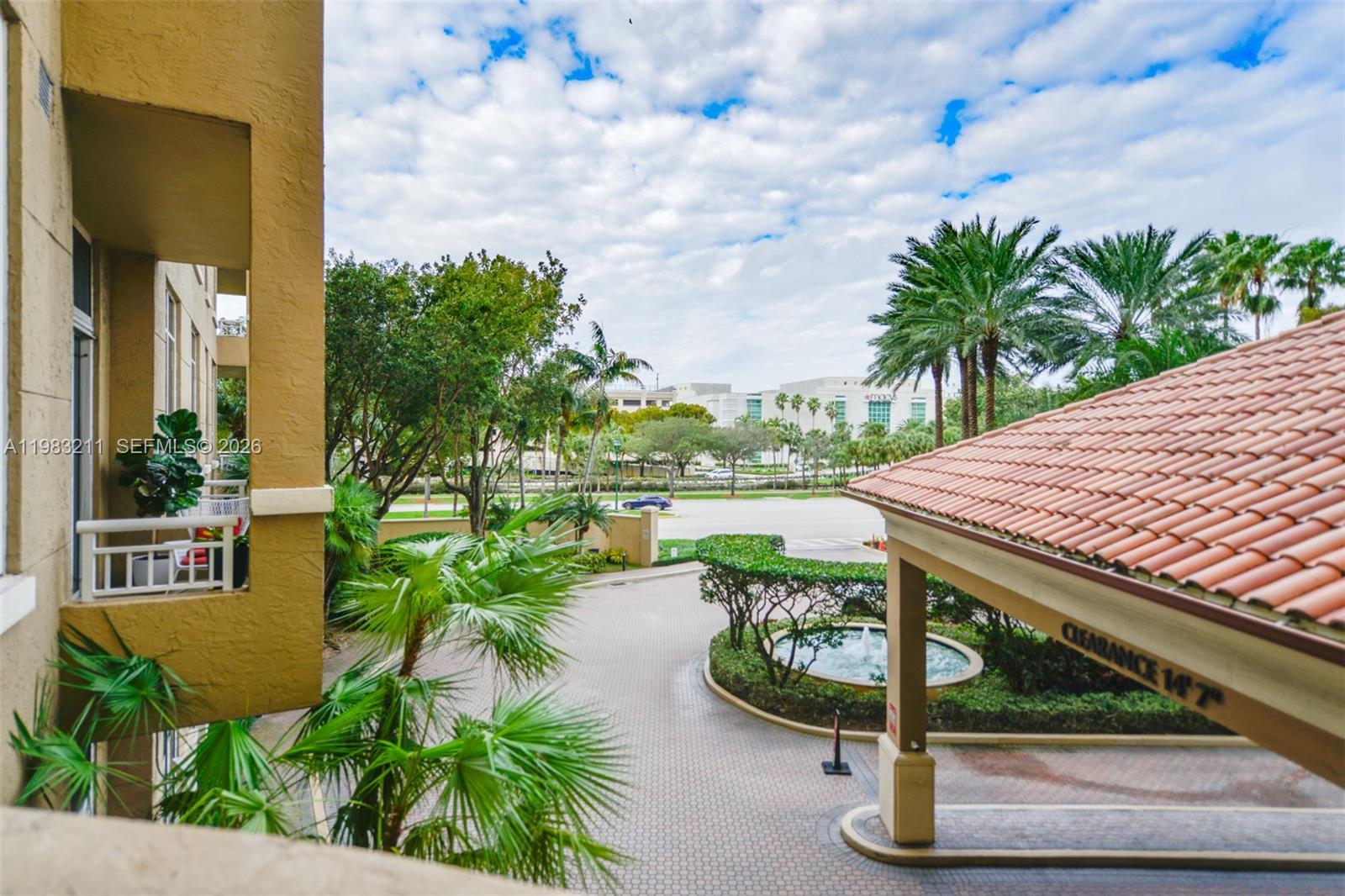 19501 W Country Club Dr 211