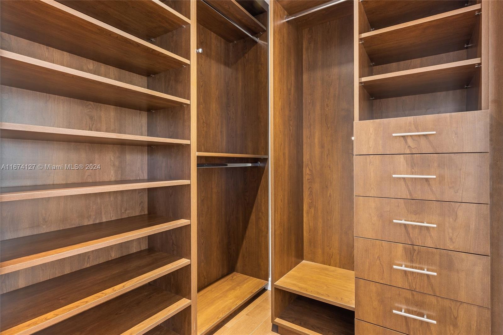 LANDINGS SECOND SEC - Residential