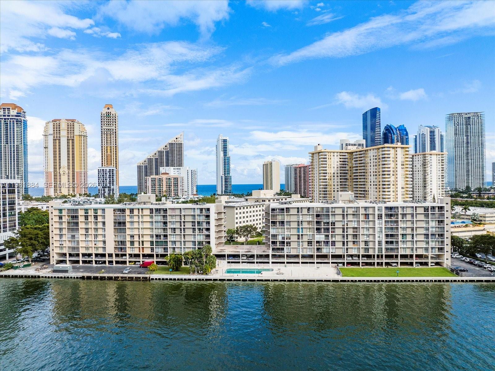 FAIRVIEW HOUSE CONDO - Residential