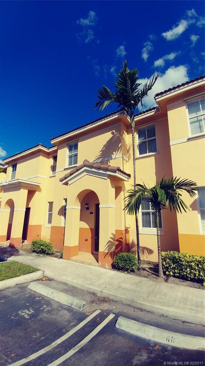 BEAUTIFUL, LUMINOUSE AND SPACIOUS 3/2 IN A GATED COMMUNITY, JUST PAINTED, ALL TILE FLOOR, WASHER AND DRYER, NEW BLINDS IN ALL THE WINDOWS, PRIVATE PATIO. 2 PARKING SPACES IN FRONT OF THE UNIT
EXCELLENT LOCATION, NEAR TO IMPORTANT HIGHWAYS AND BEAUTIFUL GREEN SPACES.