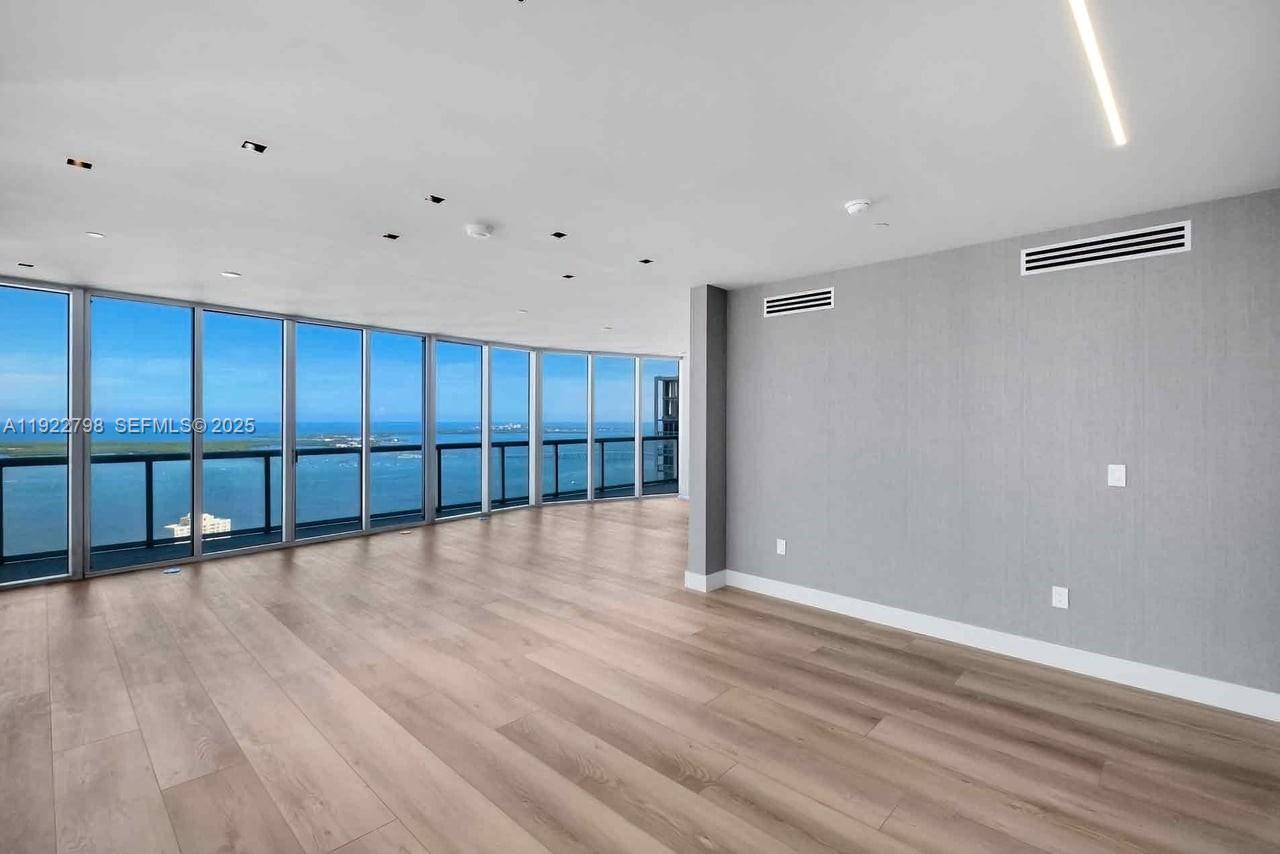 ICONBRICKELL CONDO NO 1 - Residential