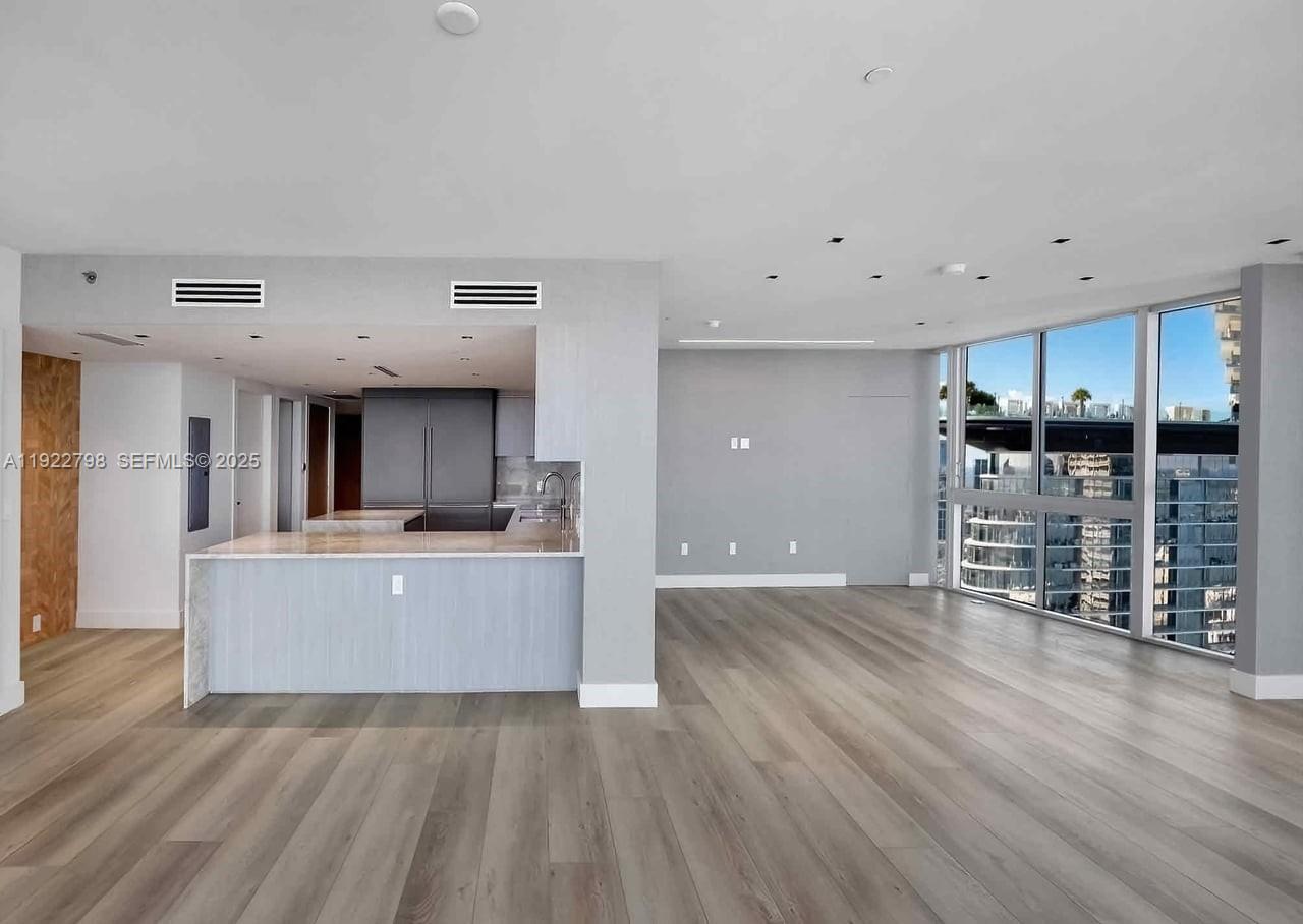 ICONBRICKELL CONDO NO 1 - Residential