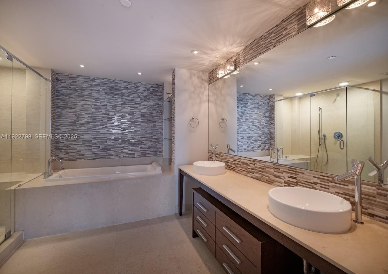 ICONBRICKELL CONDO NO 1 - Residential