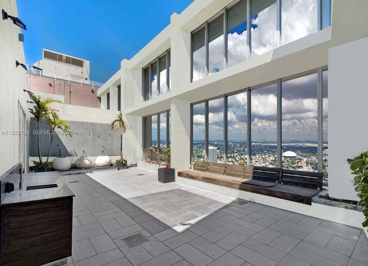 ICONBRICKELL CONDO NO 1 - Residential