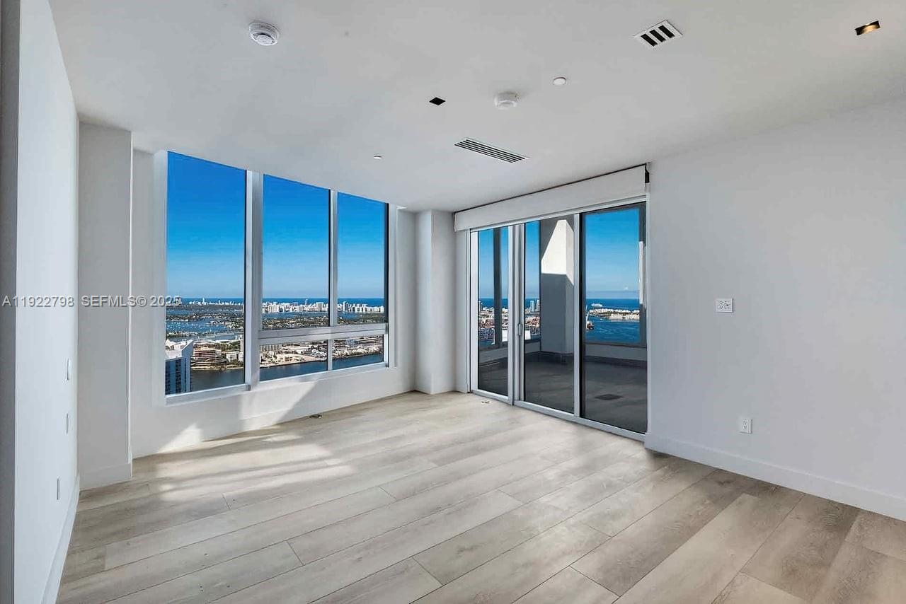 ICONBRICKELL CONDO NO 1 - Residential