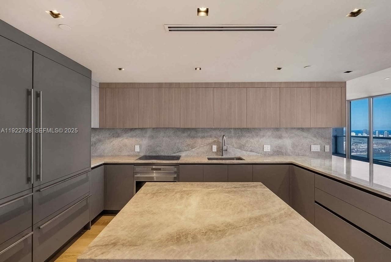 ICONBRICKELL CONDO NO 1 - Residential