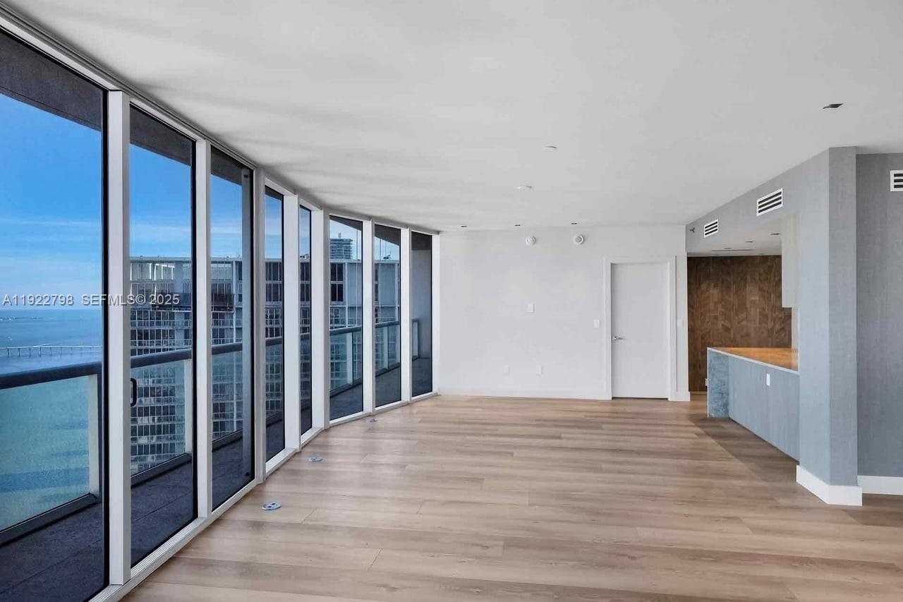 ICONBRICKELL CONDO NO 1 - Residential