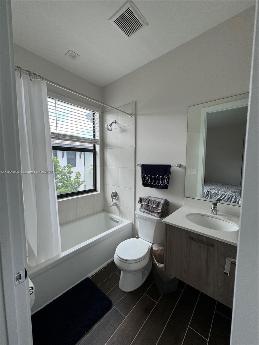 DOWNTOWN DORAL SOUTH PHAS - Residential Lease
