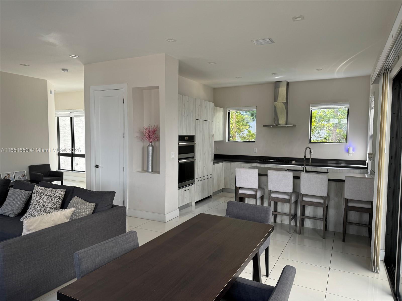 DOWNTOWN DORAL SOUTH PHAS - Residential Lease