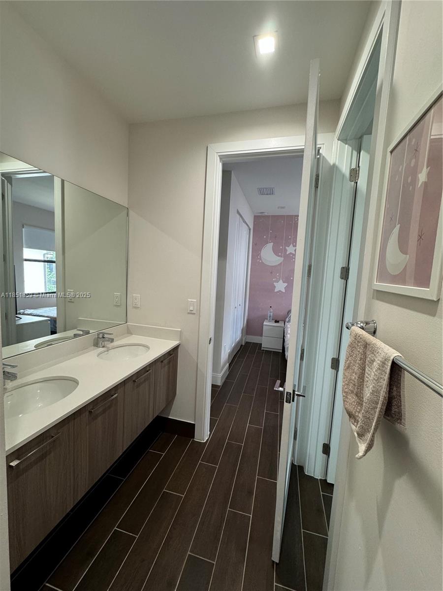 DOWNTOWN DORAL SOUTH PHAS - Residential Lease