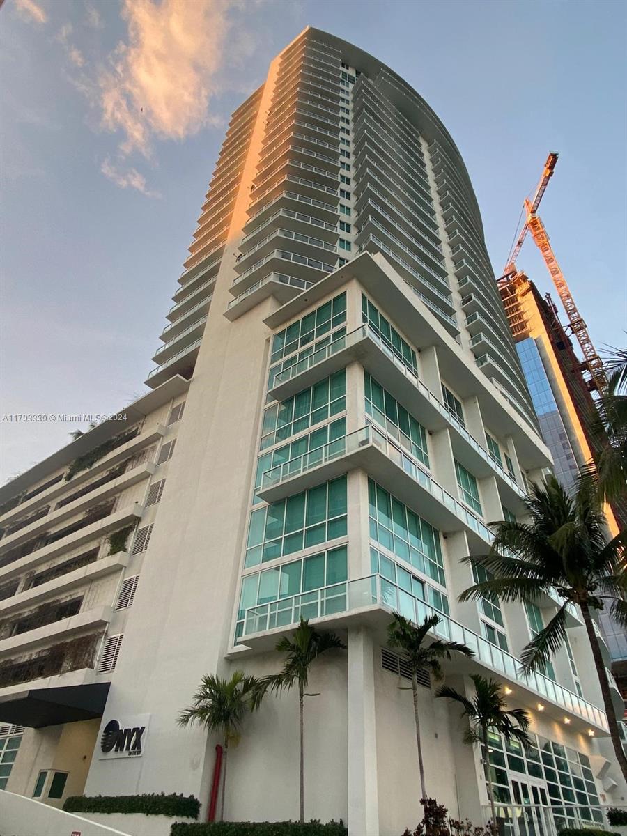 BEAUTIFUL AND SPACIOUS 1 BEDROOM AND 1 AND A HALF BATH APARTMENT. SPECTACULAR VIEW OF THE BAY, BUILDING WITH EXCELLENT AMENITIES AND GOOD MAINTENANCE. IN ONE OF THE AREAS OF MIAMI WITH THE MOST CURRENT GROWTH. ENJOY A BEAUTIFUL VIEW WITH AN EXCELLENT VIEW, AND IF YOU WANT IT FOR AN INVESTMENT, IT IS CURRENTLY RENTED UNTIL JULY 2025