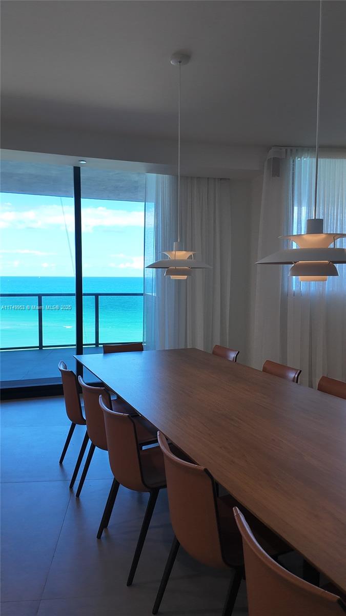18555 COLLINS AVENUE COND - Residential