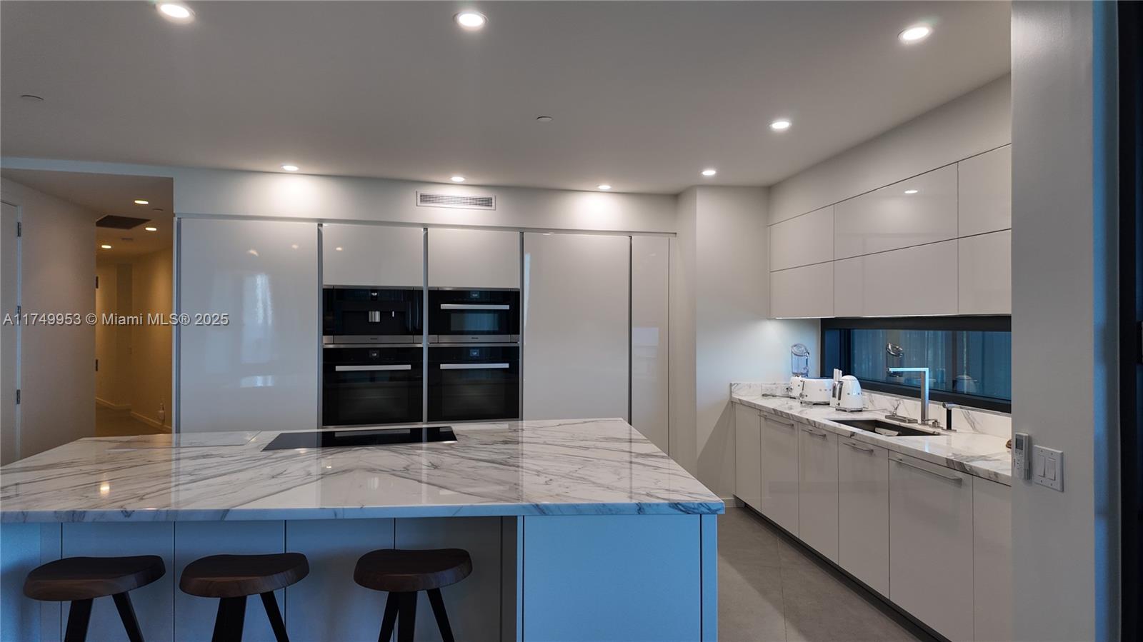 18555 COLLINS AVENUE COND - Residential