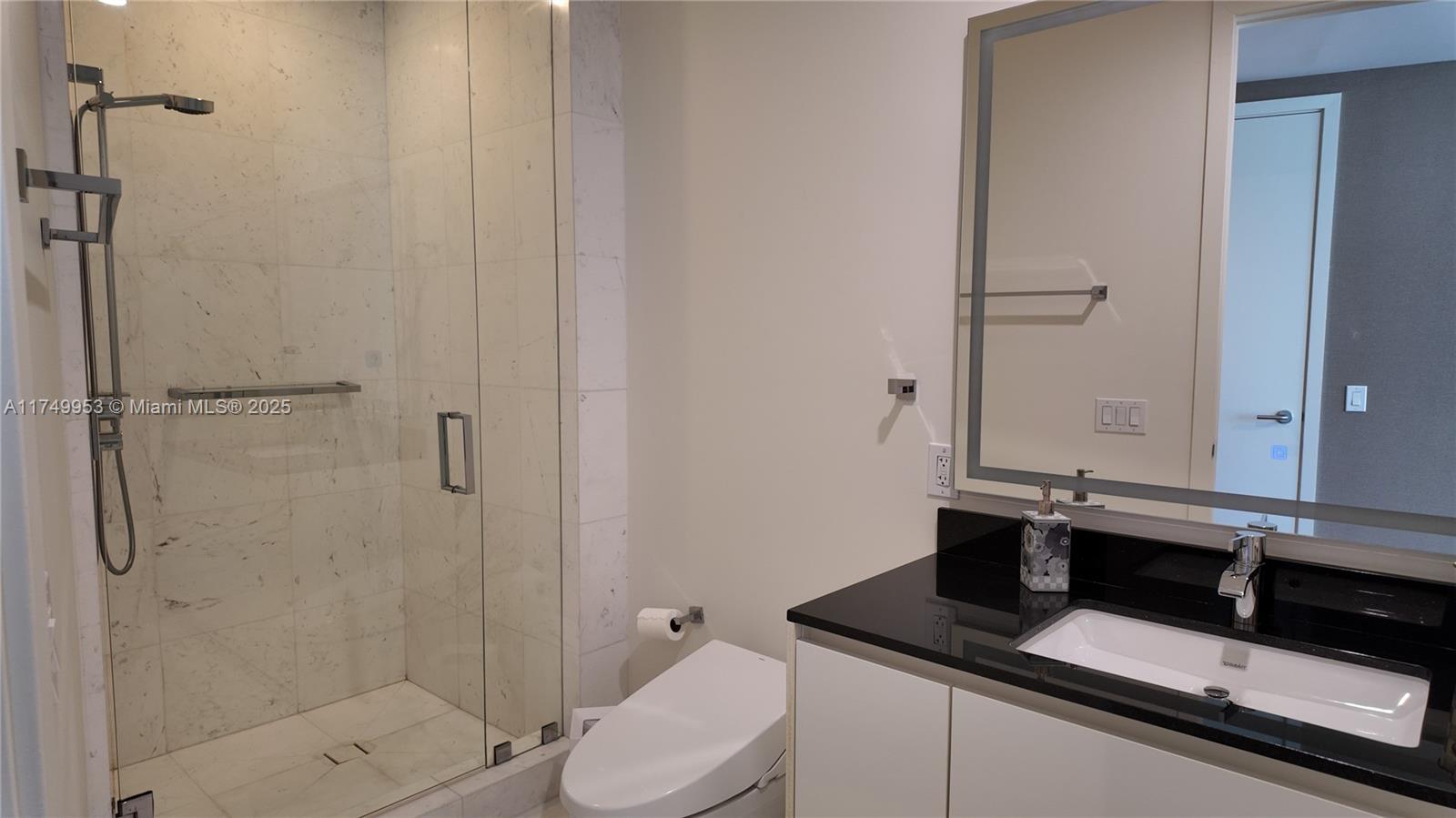 18555 COLLINS AVENUE COND - Residential
