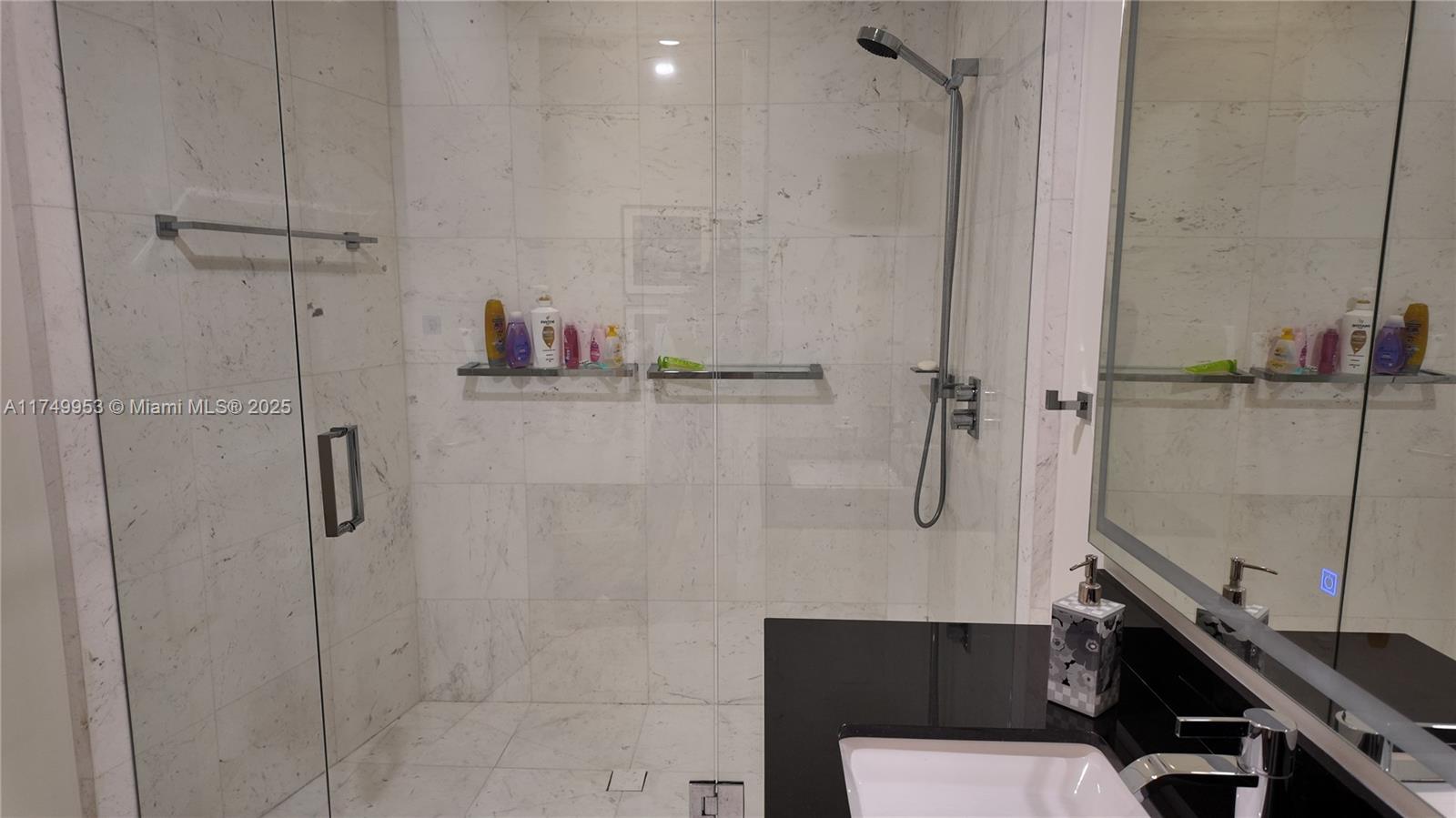 18555 COLLINS AVENUE COND - Residential