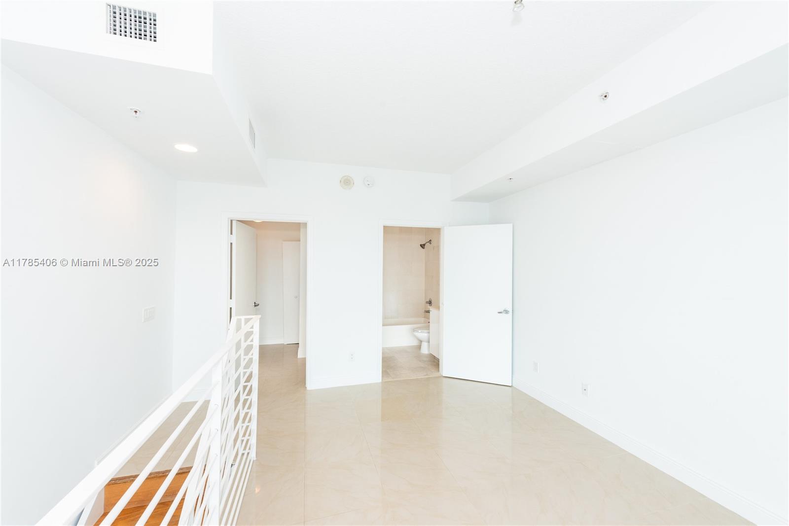 INFINITY AT BRICKELL COND - Residential