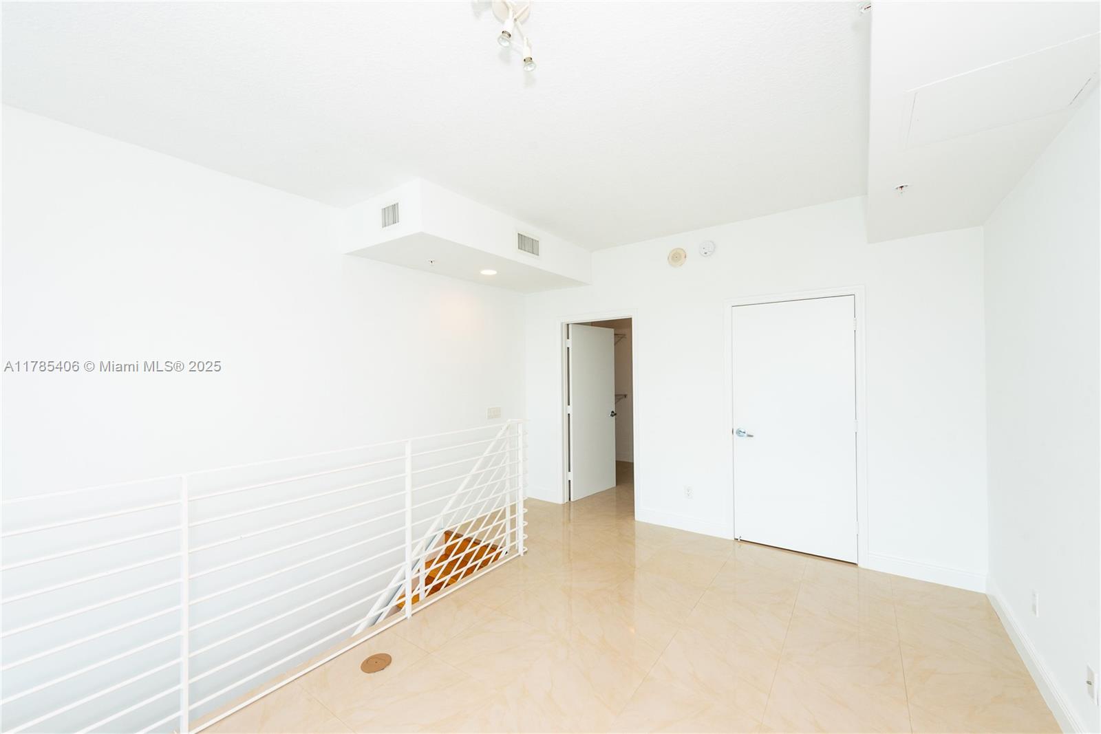 INFINITY AT BRICKELL COND - Residential