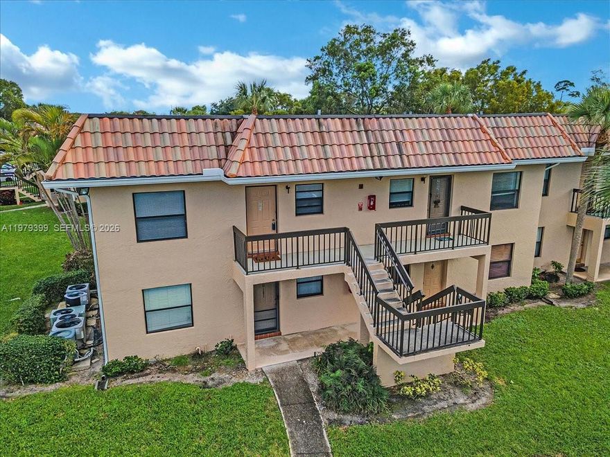 Beautiful 2-bedroom, 2-bath top-floor corner condo in the heart of Boca Raton. This bright and inviting home features a spacious kitchen with stainless steel appliances, newly installed waterproof vinyl flooring throughout, and fully updated bathrooms with modern white tile and granite countertops. The open living and dining area is filled with natural light, creating a warm and comfortable atmosphere. The primary suite offers a large walk-in closet and peaceful garden views. Full-size washer and dryer in the unit. Parking for up to 2 vehicles, including 1 assigned space and 1 guest parking spot. Conveniently located near restaurants, shops, and parks. Can be rented immediately, up to 2 times per year, with a 3-month minimum lease term.